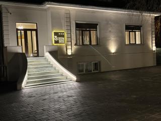 The Queen Bee - premium apartments - 1