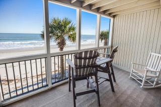 Beyond Charming Oceanfront Studio with King Bed - 9