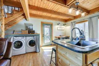 Bryson City Cabin Deck and Mountain-View Hot Tub - 4