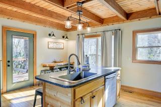Bryson City Cabin Deck and Mountain-View Hot Tub - 3