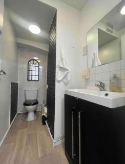 Room in Oxford Street - 3