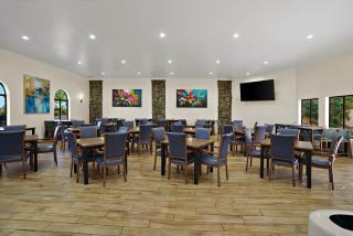 La Fuente Inn & Suites - 1