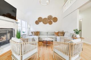 Beach and Lake Access Family Poconos Home with Deck - 6