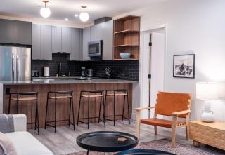 Snow & Swing Getaway - Three Bedrooms with Hot Tub (Stay Revy) - 5