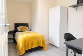 Beautiful 4 single bedroom house - Dagenham - 7