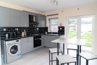 Beautiful 4 single bedroom house - Dagenham - 0