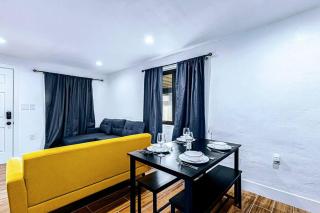 Phoenix Retreat - 1 Bedroom King Suite with 2 Smart TVs - 10 min from Airp - Unit B - Phoenix - 5
