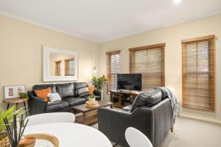 Marcotta Guest Suite - Moments to Golf Course - Orange - 9