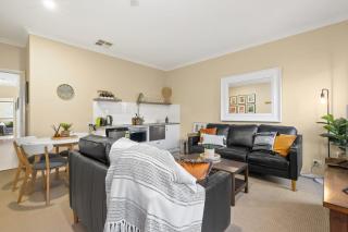 Marcotta Guest Suite - Moments to Golf Course - Orange - 7