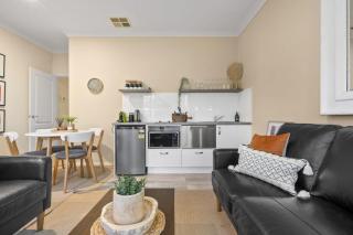Marcotta Guest Suite - Moments to Golf Course - Orange - 6