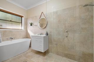 Marcotta Guest Suite - Moments to Golf Course - Orange - 3