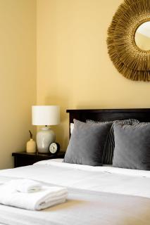 Marcotta Guest Suite - Moments to Golf Course - Orange - 1