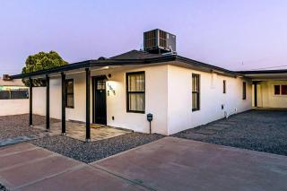 Phoenix Retreat - 2 Bedroom Home with King-Size Bed - 3 Smart TVs - 10 min from Airp - Unit A - Phoenix - 9