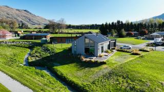 Stunning, Alpine House - Kingston - 1