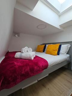 West Kensington bright flat - 9