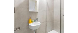 Tranquil Retreat in Hendon: Comfort & Style Await - 1