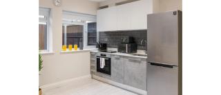 Tranquil Retreat in Hendon: Comfort & Style Await - 9