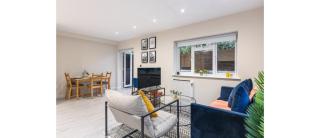 Tranquil Retreat in Hendon: Comfort & Style Await - 3
