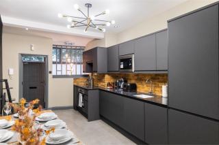 Modern & Funky 3-BR Duplex with Games Room & Sauna - Londra - 2