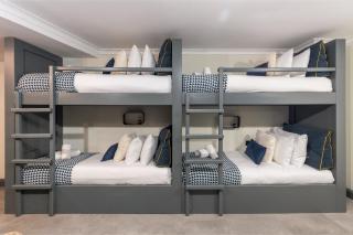 Modern & Funky 3-BR Duplex with Games Room & Sauna - 4