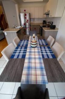 Executive 3 Bedroom townhouse close to the Lake - 9