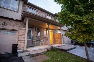 Designer 3-Bedroom executive townhouse - Grimsby - 4
