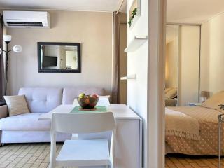 Studio cosy avec coin nuit, climatisation, animaux admis, centre-ville - 4 pers - FR-1-251-579 - Le Lavandou - 9