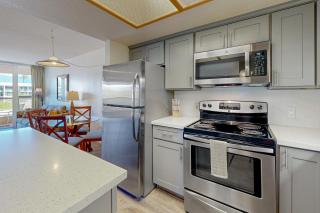 Maui Banyan H404 - 5