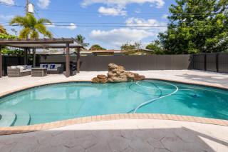 Paradise with private pool Sleeps 10 near the beach - Sunrise - 9