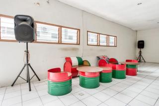 RedDoorz Plus near Galaxy Mall - Watulawang - 2