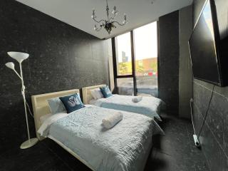 Melbourne Edge Waterfront Townhouse - 1