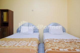 Hotel Sido Langgeng Tawangmangu Mitra RedDoorz - Karanganyar - 4