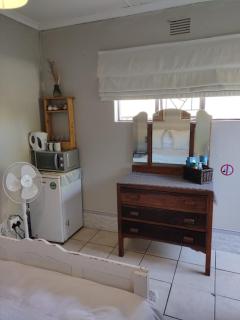 Stonehenge Cottage - 1