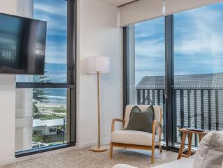 Hemingway Palm Beach - Premium Oceanview Apartments by Burleigh Letting - 2