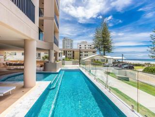 Hemingway Palm Beach - Premium Oceanview Apartments by Burleigh Letting - 5