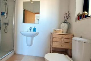 Sunny apartment with rooftop terrace in Victoria - 1