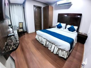 Hotel Kastor- Near Nehru Place- GK 2- M block market-GK metro station-Dr AS clinic - Neu-Delhi - 8