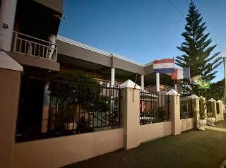 Sunset Boulevard Riverlodge - 6