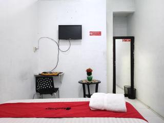 RedDoorz Syariah near Universitas Batanghari Jambi - Jambi - 7