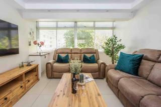 A-Wave from it All! 2 Bed Sea Point - 8