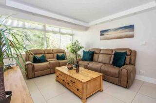 A-Wave from it All! 2 Bed Sea Point - 9