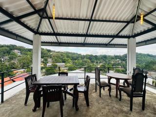 Mountain White Villa by Sunrise - Kandy - 4