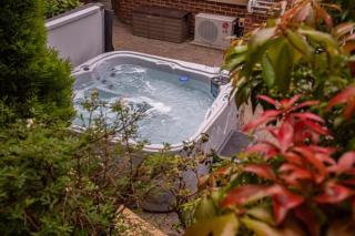 Eastfield Lodge with Hot Tub - 5