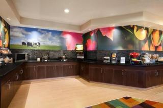 Fairfield Inn and Suites Lansing West - 7