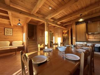 Superbe chalet pour 8 pers. près pistes et commerces, cheminée, terrasse, piscine, navette, ménage inclus - FR-1-651-11 - 6
