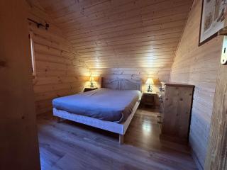 Superbe chalet pour 8 pers. près pistes et commerces, cheminée, terrasse, piscine, navette, ménage inclus - FR-1-651-11 - 5