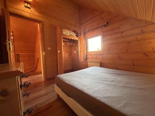 Superbe chalet pour 8 pers. près pistes et commerces, cheminée, terrasse, piscine, navette, ménage inclus - FR-1-651-11 - 3