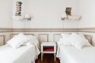 Spacious, Air Conditioner, Few Minutes to the Castle - 4