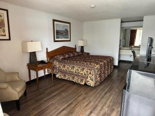 Executive Inn - 4