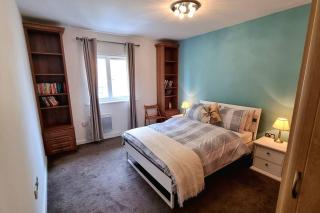 Specious Parkview Apartment, 4 Mins Walk to Underground - Barkingside - 6